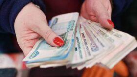 Доцент Балынин: средняя зарплата в России в этом году может превысить 105 тысяч рублей