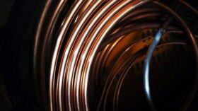Медь дешевеет почти на 2% после решений центробанка Китая