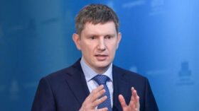 Решетников: дальнейшее укрепление рубля будет зависеть от решений ЦБ