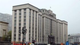 ГД приняла закон, обязующий банки выдавать справки по счетам подростков их родителям