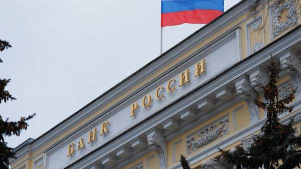 Read more about the article ЦБ уточнил предварительную оценку платежного баланса России за январь-апрель 2025 года