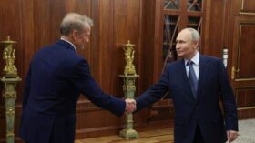Путин принял в Кремле главу Сбербанка Германа Грефа