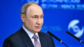 Путин подписал закон, позволяющий МСП и самозанятым брать кредитные каникулы