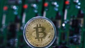 Подозреваемого в краже криптовалюты на 21,4 млн рублей задержали в московском аэропорту