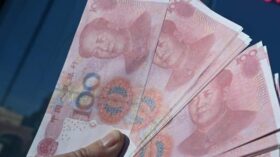 ЦБ с расчетами 8 августа продал на внутреннем рынке юани на 9,2 миллиарда рублей