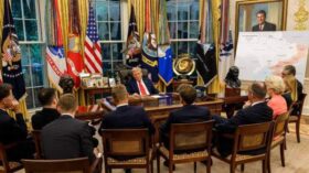 Зеленский заявил, что показал Трампу много деталей на карте Украины