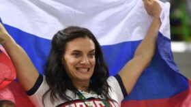 ФНС заблокировала счета Елены Исинбаевой в банках за долг в 283,6 тысячи рублей