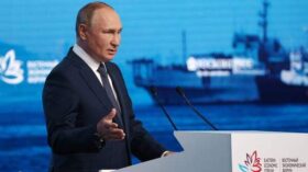 Путин: ИИ может быть помощником для принятия решений на уровне ЦБ и кабмина
