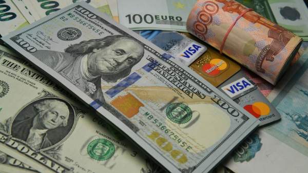 Read more about the article ЦБ: чистые продажи валюты крупнейшими экспортерами в августе упали на 31%