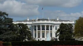 Шумер назвал переговоры с Трампом по бюджету единственным способом избежать шатдауна