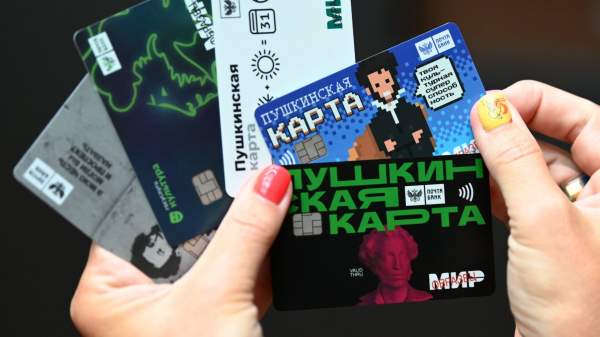 Read more about the article Полицейские задержали мужчину, который в сети продавал чужие банковские карты