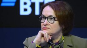 Набиуллина: ЦБ не видит переключения россиян с рублевых сбережений на валютные