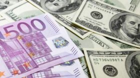РФ сократила использование доллара и евро в торговле до исторического минимума