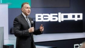 Шувалов заявил, что ВЭБ увеличил долю в издательстве “Просвещение” до 75%