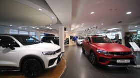 Автодилеры заявили, что для оживления авторынка необходимо дальнейшее снижение ставки ЦБ