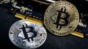 Стоимость биткоина опустилась ниже 104 тысяч долларов