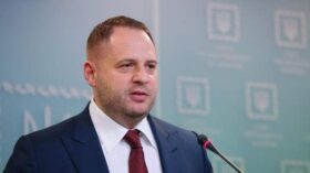 Карлсон: в WSJ поощряют саботаж мирных переговоров Ермаком