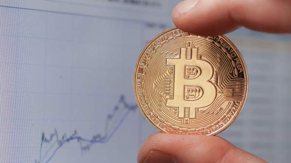 Read more about the article Стоимость биткоина упала ниже 85 тысяч долларов впервые с апреля