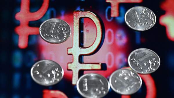 Read more about the article Курс рубля демонстрирует заметное снижение к юаню в первые часы торгов среды