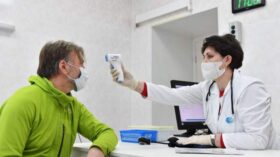 Страховщики фиксируют пик обращений россиян к врачам в сентябре и ноябре