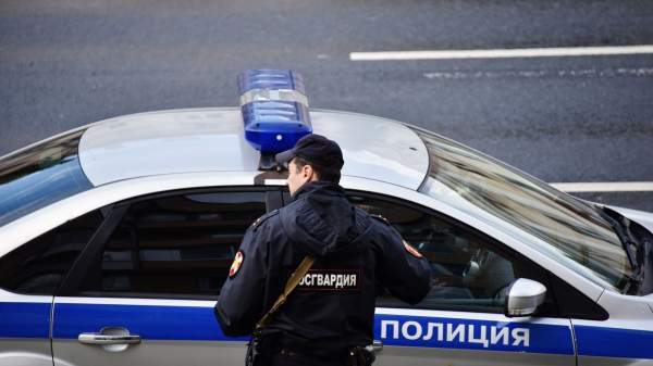 Read more about the article В Петербурге задержали мужчину, поджегшего дымовую шашку в пункте обмена крипты
