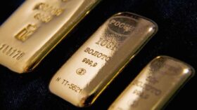 Запасы золота в резервах ЦБ РФ за октябрь снизились на 0,13% и составили 2326,54 тонны