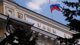 Чистые покупки валюты физлицами выросли в октябре на 83%, до 158,6 млрд руб