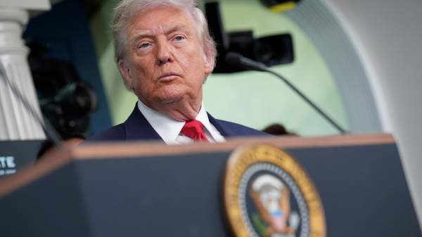 Read more about the article Bloomberg: состояние Трампа и его семьи за полтора года выросло на 70 процентов