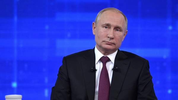 Read more about the article Путин: выплаты пособий по уходу за детьми являются вопросом бюджетных ограничений