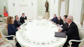 Путин сказал Уиткоффу, что рад его видеть в России во время встречи в Кремле
