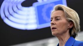 Слова фон дер Ляйен о кредите для Киева сочли угрозой бюджету