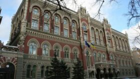 Черный: ограничения на вывод валюты из Украины сохранятся минимум 2 года после конфликта