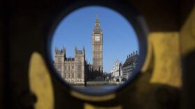 Британия ввела санкции против нескольких российских банков