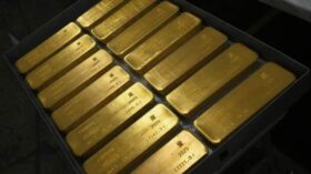 Минфин с 6 февраля по 5 марта планирует продажу валюты и золота на 226,8 млрд руб