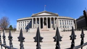 Госдолг США, по неофициальным данным, составил 39,003 триллиона долларов