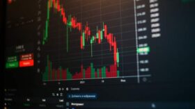 Мосбиржа: акции ЮГК потеряли почти 15% на новостях об аресте средств на счетах компании