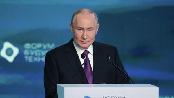 Read more about the article Путин принял в Кремле главу Федерального казначейства России Романа Артюхина