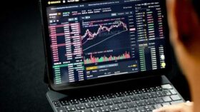 Рынок акций усилил снижение после слов Набиуллиной о паузе в снижении ставки
