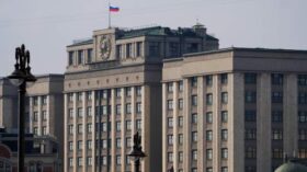 Госдума приняла закон об аресте имущества релокантов за преступления против России
