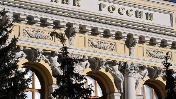 Read more about the article ЦБ: чистая прибыль банков в апреле снизилась на 22,4% к марту, до 348 миллиардов рублей