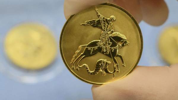 Read more about the article Никитин: вложения в золото сулят россиянам двойную выгоду