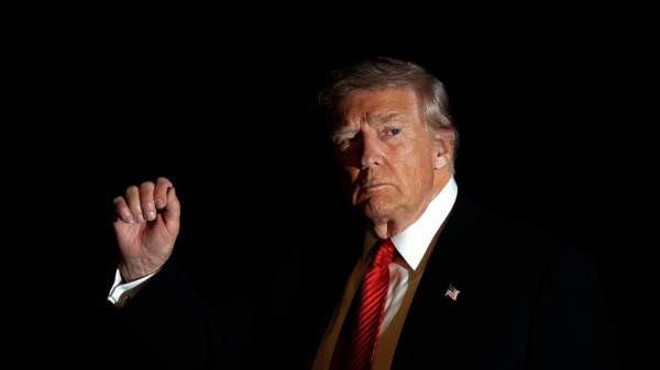 Read more about the article Консульство Ирана высмеяла ошибку Трампа, запостившего свое фото с картами