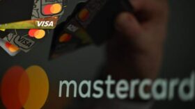 Кузьмин: держатели карт Visa и Mastercard могут столкнуться с сокращением кешбэка