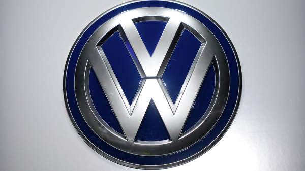 Read more about the article FT: член набсовета Volkswagen Виганд неожиданно ушла в отставку накануне годового собрания