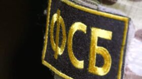 ФСБ пресекла в Петербурге работу двух офисов мошеннических кол-центров