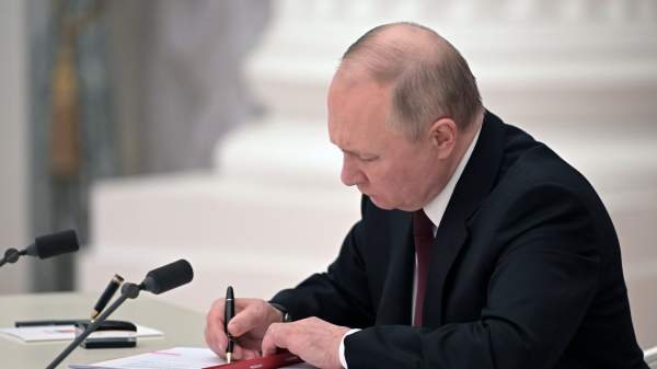 Read more about the article Президент Путин подписал закон о мерах защиты граждан от телефонных и интернет-мошенников