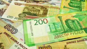 Соцфонд: новая семейная выплата для работающих родителей составила 30 тысяч рублей