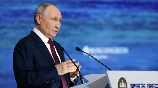 Read more about the article Путин: миру нужна гибкая и ответственная финансовая архитектура без рисков и преград